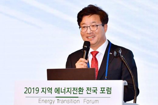염태영 수원시장이 ‘2019 지역에너지전환 전국포럼’에서 개회사를 하고 있다. / 사진제공=수원시