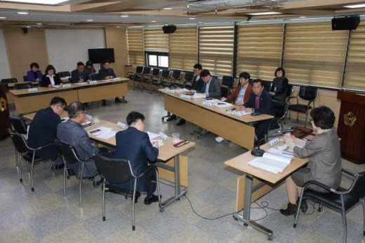 수원시의회 의원연구활동 지원 심의위원회. / 사진제공=수원시의회