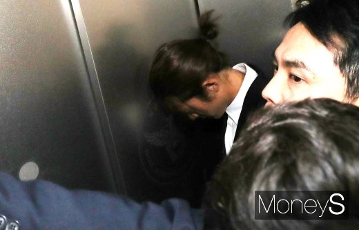 [머니S포토] 고개 떨군 정준영