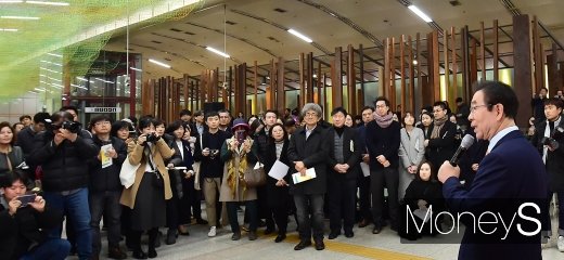 [머니S포토] 녹사평역 지하정원 개장