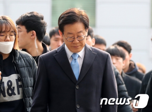이재명 경기도지사가 지난 11일 오전 경기도 성남시 수원지방법원 성남지원에서 열리는 9차 공판에 출석하고 있다. / 사진=뉴스1