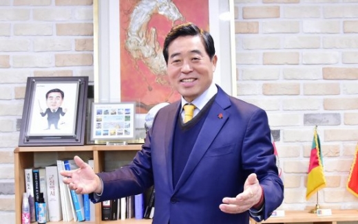윤화섭 안산시장은 14일 ‘차별 없는 시민과의 아름다운 동행’을 임기 내내 실행하겠다고 말했다. / 사진제공=안산시