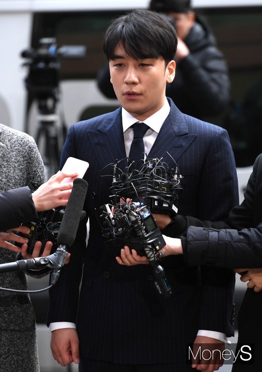 [머니S포토] '성접대 의혹' 승리 