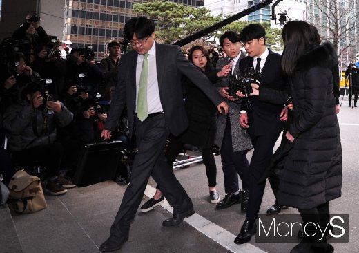 [머니S포토] 승리, 변호사와 함께 경찰서로