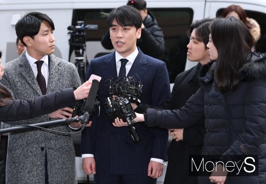 [머니S포토] '성매매 알선' 승리 