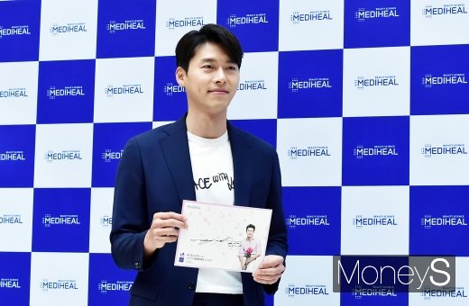 [머니S포토] 만찢남 현빈, 로맨틱 화이트데이 팬 사인회
