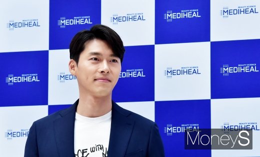 [머니S포토] 화이트데이 현빈, 옆태 또한 명품일세