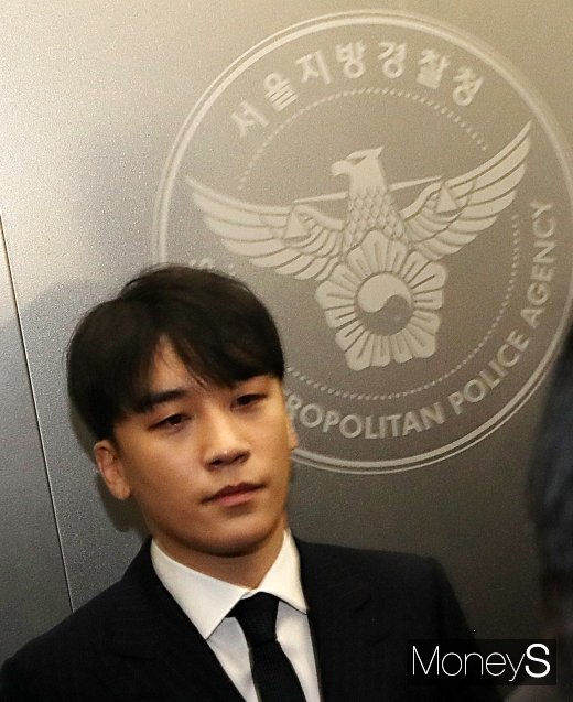 [머니S포토] 조사실로 향하는 승리