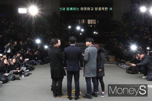 [머니S포토] '성접대 알선' 승리의 뒷모습