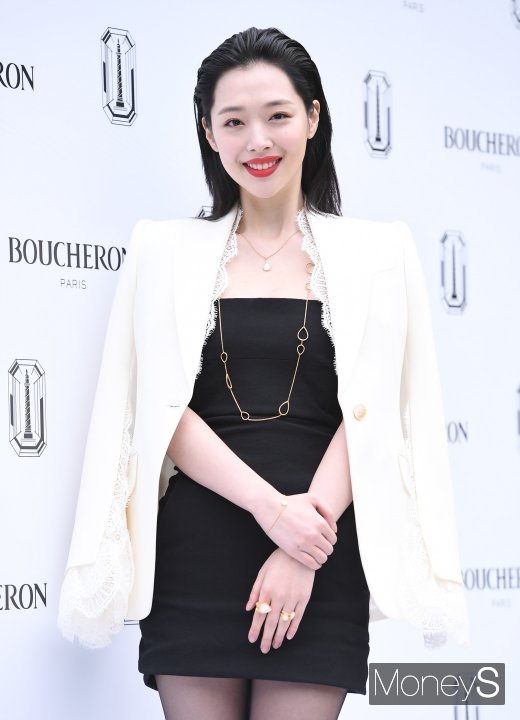 [머니S포토] 설리 '블링블링 빛나는 미모'