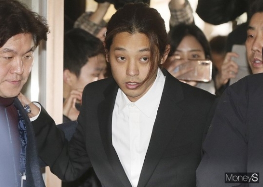 정준영이 피의자 신분으로 서울지방경찰청에 출석하고 있다. /사진=장동규 기자