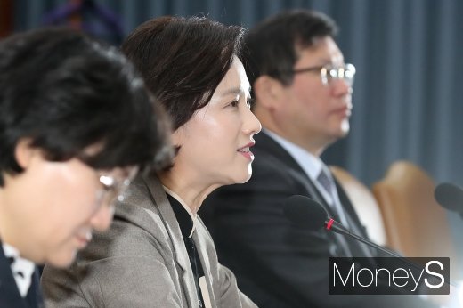[머니S포토] 모두발언하는 유은혜 부총리