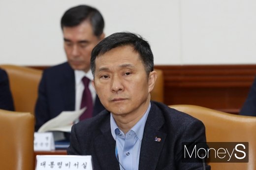 [머니S포토] 사회관계장관회의 참석한 김연명 수석