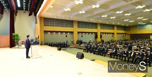 [머니S포토] 전국 농축협 조합장 앞 기념사하는 김병원 회장