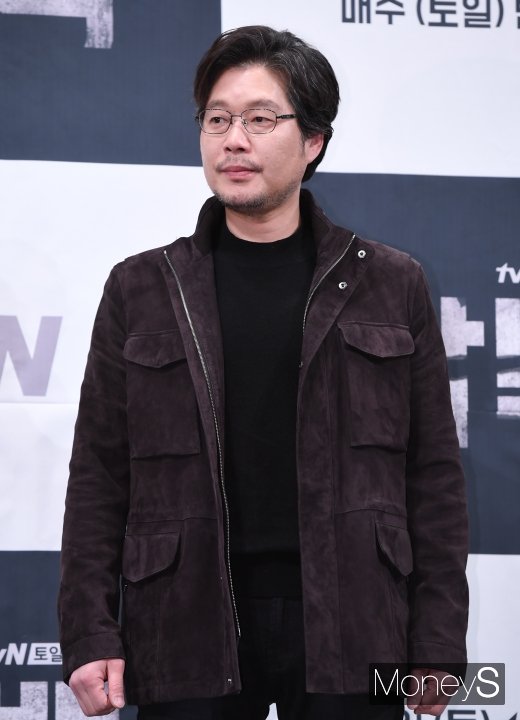 [머니S포토] 유재명 '카리스마 눈빛'