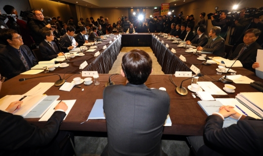 지난달 1일 오전 서울 중구 플라자호텔에서 한진칼과 대한항공에 대한 주주권 행사 여부를 결정짓는 2019년도 제2차 국민연금기금운용위원회가 열리고 있다. /사진=뉴시스