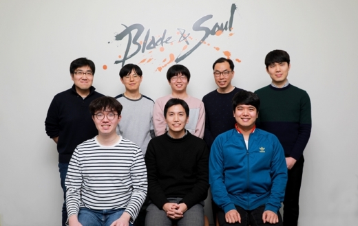 강화학습을 이용한 프로게이머 수준의 블레이드앤소울 비무 AI 개발 프로젝트를 연구한 게임 AI랩 직원들. /사진=엔씨소프트