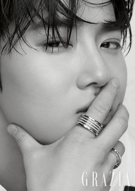 [★화보] '엑소' 수호, 분위기 甲 럭셔리한 남성룩