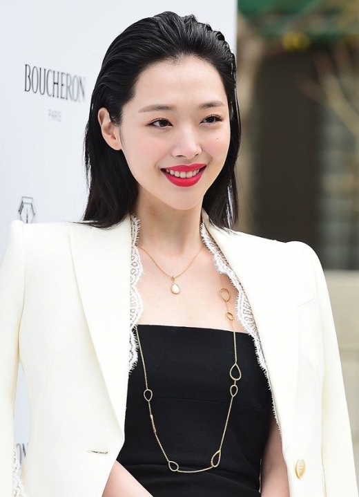 설리 VS 정은채, 봄 햇살처럼 화사한 메이크업… 승자는?
