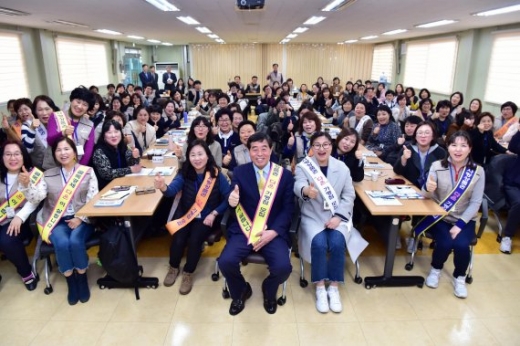 윤화섭 안산시장-안산사랑상품권 다온 서포터 기념촬영. / 사진제공=안산시