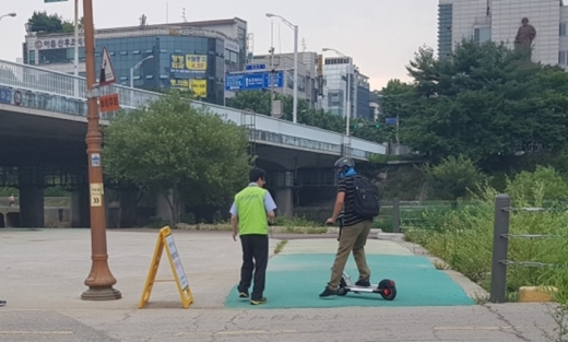 전동킥보드 단속 현장. /사진=뉴스1, 성남시