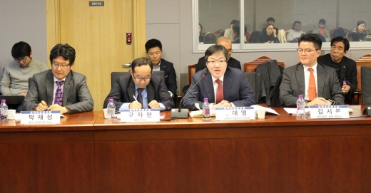 18일 오후 국회에서 열린 ‘마켓플레이스금융 산업의 혁신과 사회적 가치’ 토론회에서 참석자들이 발언하고 있다. /사진=마켓플레이스금융협의회