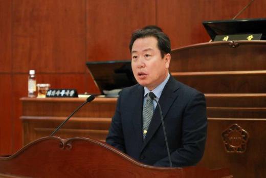 조광한 남양주시장이 18일 제259회 남양주시의회 임시회에 참석하여, 2019년도 제1회 추가경정 예산안에 대한 제안 설명을 하고 시의회의 원활한 심의‧의결을 요청했다. / 사진제공=남양주시