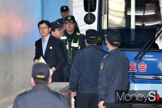 [머니S포토] 김경수 지사, 항소심 첫공판 출석