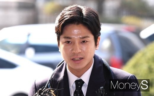 김상교 경찰출석. '버닝썬 폭행' 신고자 김상교씨(29)가 19일 오전 서울지방경찰청 사이버수사대에 피고발인 신분으로 조사를 받기 위해 들어서고 있다. /사진=장동규 기자