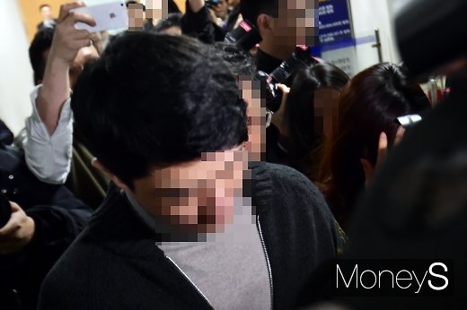 [머니S포토] 버닝썬 이문호 대표 영장심사, 법원 입구 '아수라장'