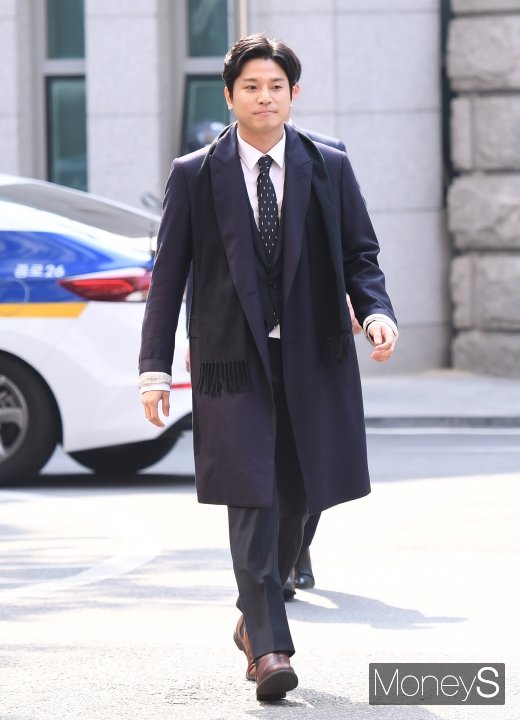 [머니S포토] '버닝썬 폭행' 신고자 김상교, 경찰 출석