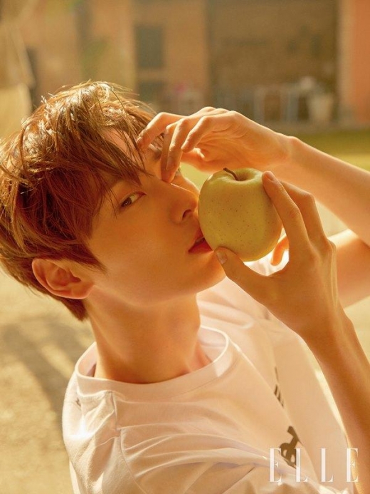 [★화보] '뉴이스트' 황민현, 내추럴 섹시美