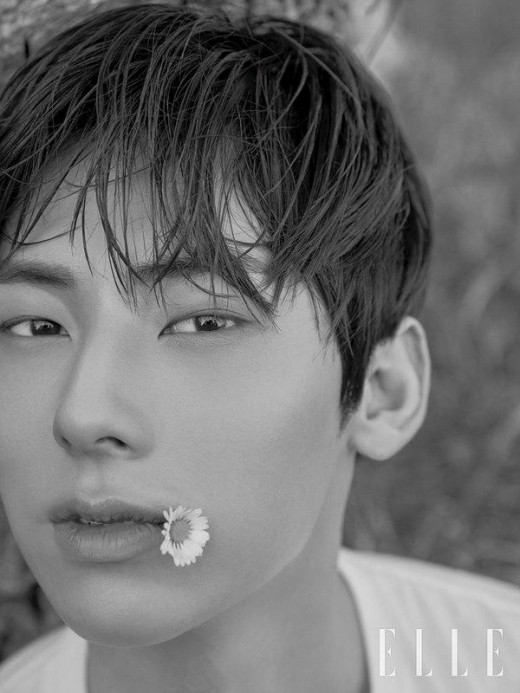[★화보] '뉴이스트' 황민현, 내추럴 섹시美