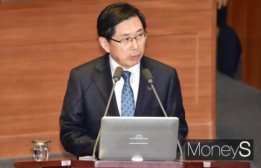 [머니S포토] '성접대 의혹 사건' 답하는 박상기 장관