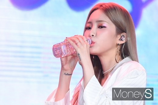 [머니S포토] 헤이즈 '벌컥벌컥'