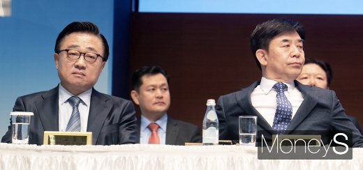 [머니S포토] 50번째 삼성전자 주총 참석한 고동진-김현석 사장