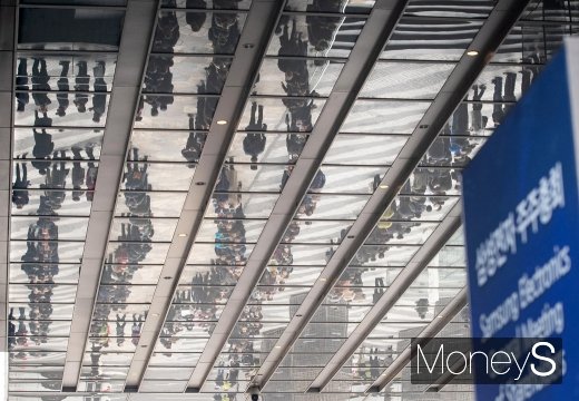 [머니S포토] 분할 이후 삼성전자, 주총장은 인산인해