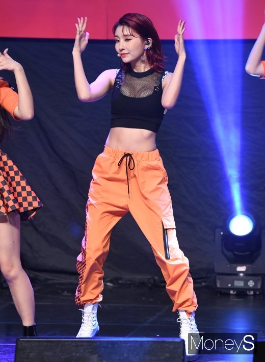[머니S포토] 모모랜드 혜빈, 탄탄한 복근 과시