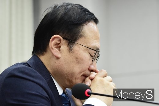 [머니S포토] 홍영표, 기도하는 심정으로