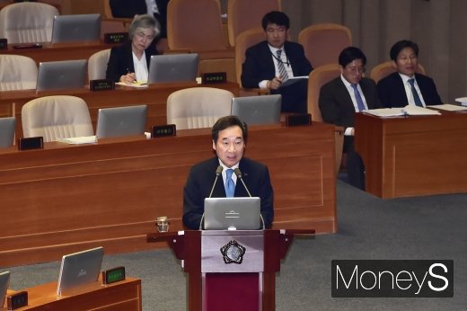 [머니S포토] 2차 북미정상회담 결렬 관련 질문에 답하는 이낙연 총리