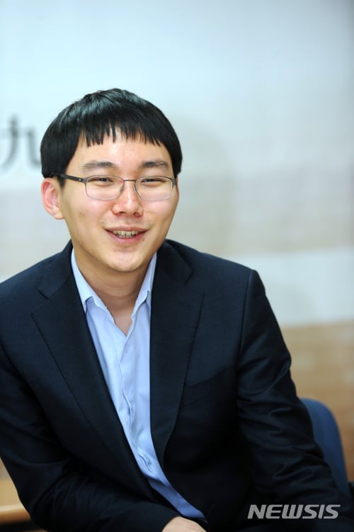20일 일본 도쿄 일본기원에서 열린 ‘2019 월드바둑챔피언십’ 결승전에서 커제를 꺾고 우승을 차지한 박정환 9단. /사진=뉴시스
