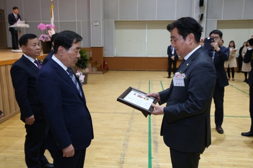 송준규의장 수상모습/사진제공=서구의회