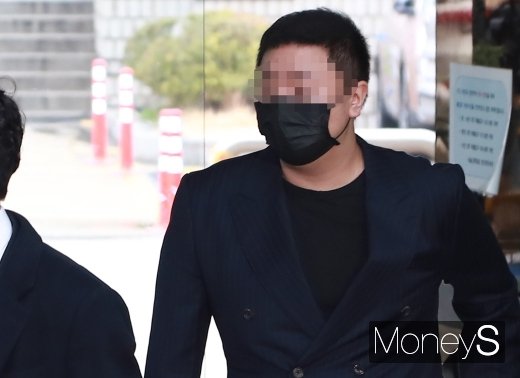 [머니S포토] '아오리 라멘' 점주 김모씨, 영장실질심사 출석