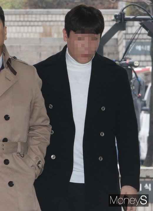 [머니S포토] '버닝썬' 이사 장모씨, 영장실질심사 출석
