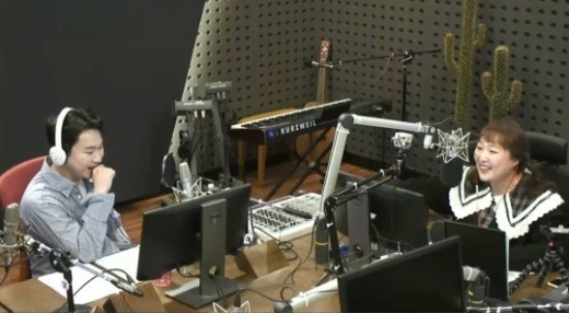 배우 강기둥(왼쪽)과 개그맨 이수지. /사진=KBS 쿨FM '이수지의 가요광장' 보이는 라디오 캡처