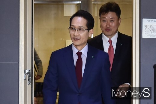 지성규 신임 KEB하나은행장이 21일 서울 을지로 KEB하나은행 본점 신사옥에서 열린 취임 기자간담회에 입장하고 있다./사진=임한별 기자