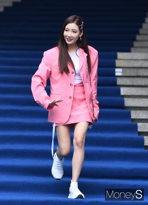 [머니S포토] 이사배, 핑크빛 봄 패션