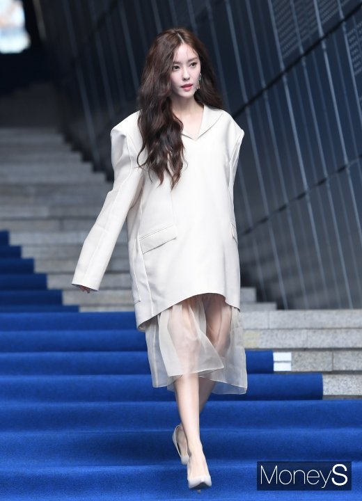 [머니S포토] 효민, 독특한 스타일링