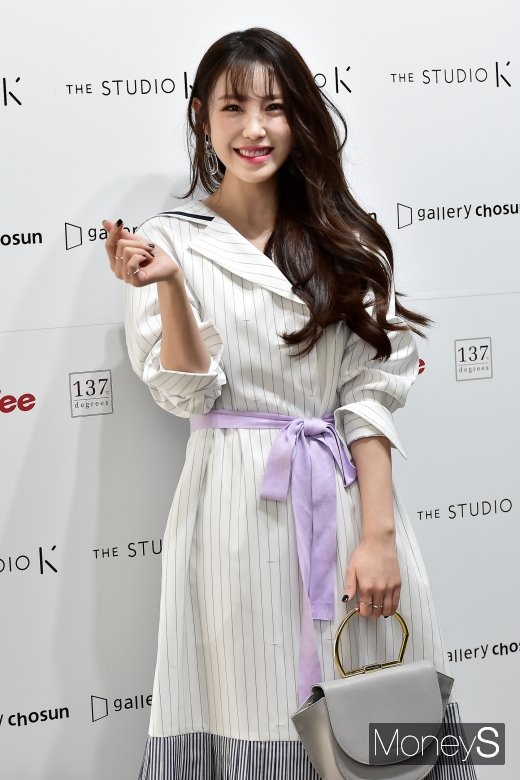 [머니S포토] 전효성, '수줍은 하트' 뿅뿅