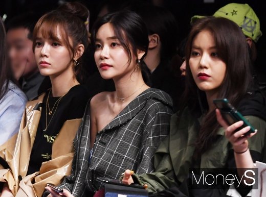 [머니S포토] AOA지민·유나·혜정 '런웨이 집중'